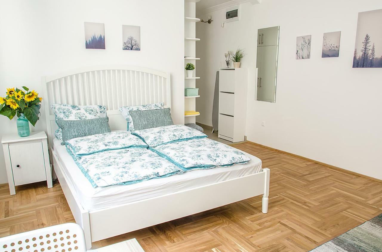 Harrison Apartment *