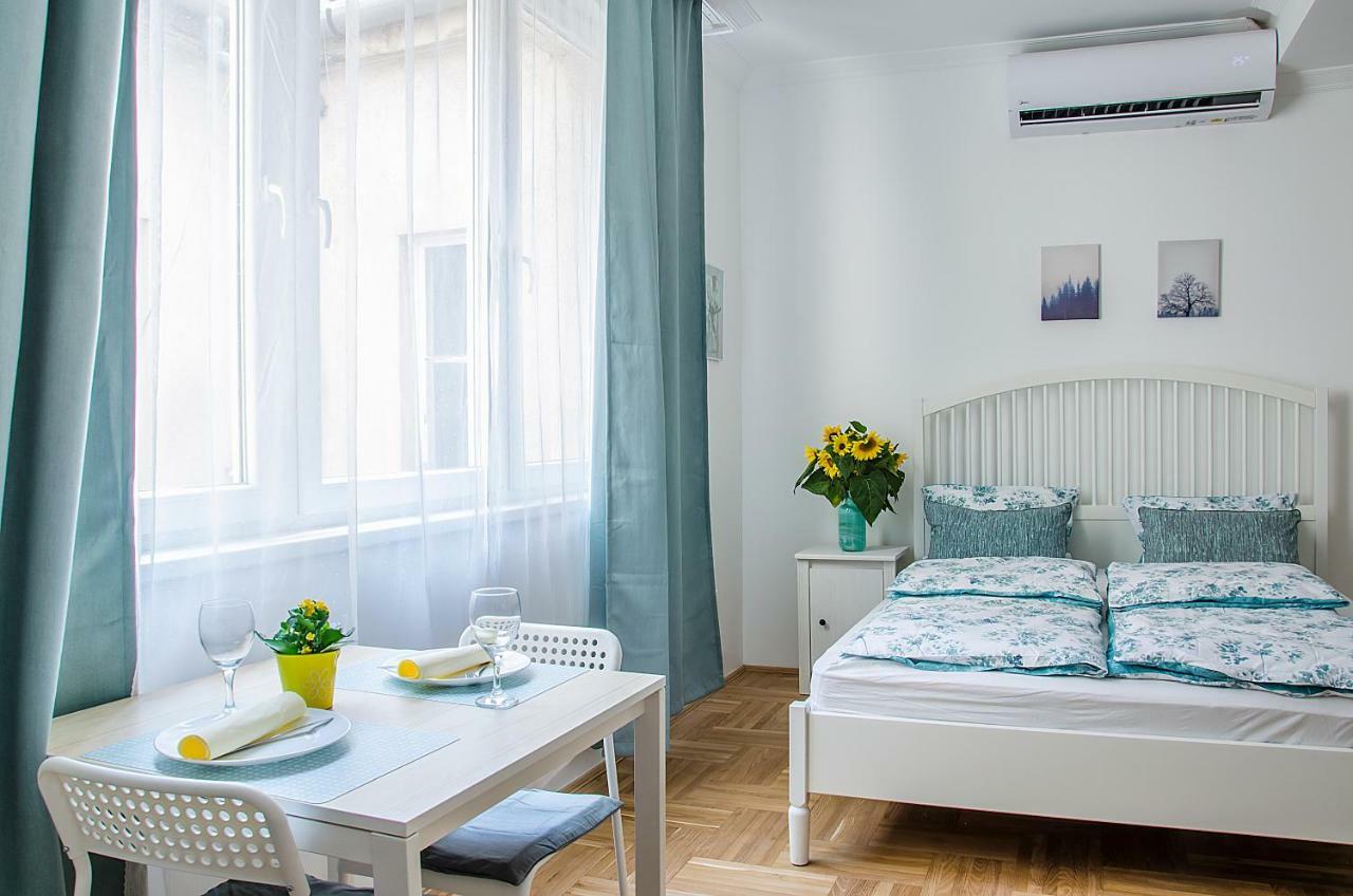 Harrison Apartment *