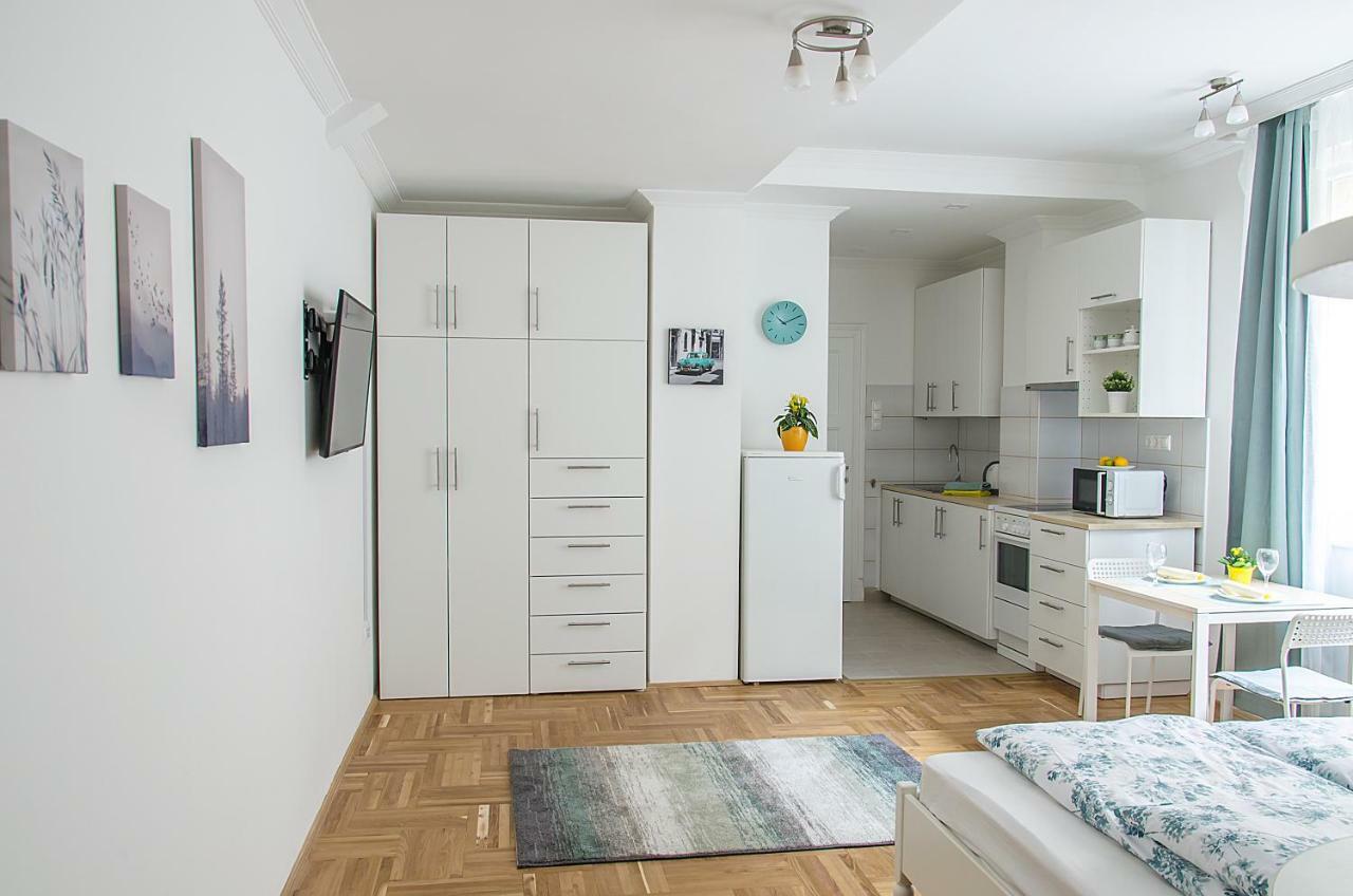 Harrison Apartment *